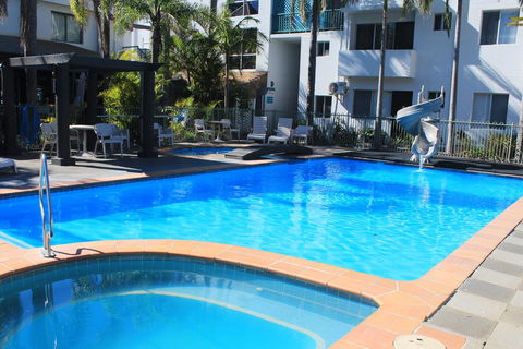 Oceanside Hawks Nest - Accommodation Rockhampton 0