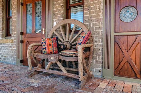 Old Bank Boutique Hotel - Accommodation Rockhampton 2