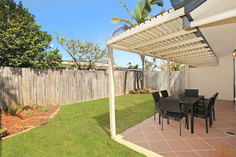 Oomoo 27b - 4 BDRM Townhouse - Close To Beaches - Accommodation Rockhampton 1