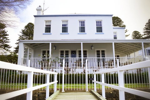 Oscars Waterfront Boutique Hotel - Accommodation Rockhampton 0