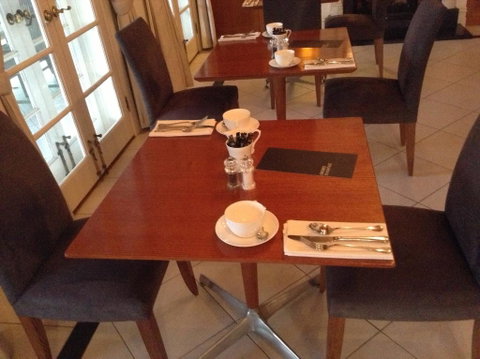 Oscars Waterfront Boutique Hotel - Accommodation Rockhampton 1
