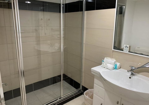 Outrigger Burleigh - Accommodation Rockhampton 3