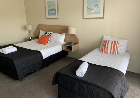 Outrigger Burleigh - Accommodation Rockhampton 2