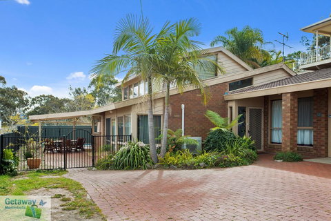 Oyster View - Accommodation Rockhampton 0