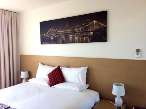 PA Apartments - Accommodation Rockhampton 2
