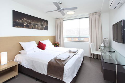 PA Apartments - Accommodation Rockhampton 1