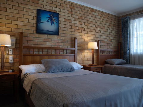 Pacific Paradise Airport Motel - Accommodation Rockhampton 1