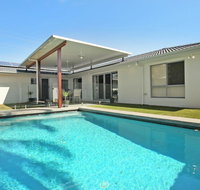 Palm 95 - Modern 4 BDRM Home with Pool - Accommodation Rockhampton