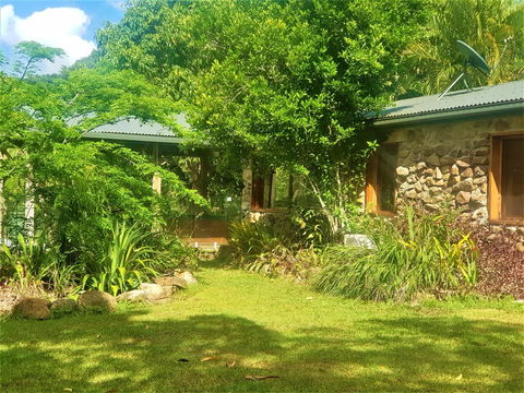 Palm Grove Rainforest Retreat - Accommodation Rockhampton 0
