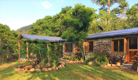Palm Grove Rainforest Retreat - Accommodation Rockhampton 1
