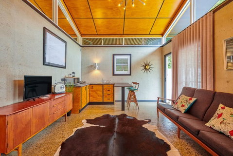 Palm Springs Suite - Accommodation Rockhampton 3