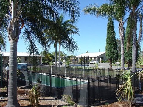 Palm Valley Motel - Accommodation Rockhampton 0