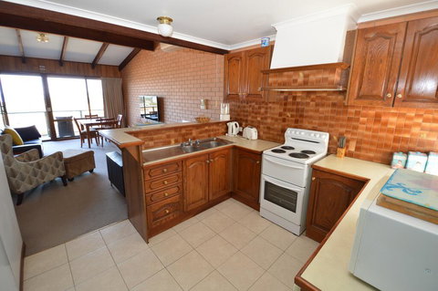 Panoramic Townhouse 8 - Accommodation Rockhampton 1