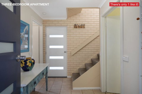 Panoramic Townhouses By Lisa - Accommodation Rockhampton 2