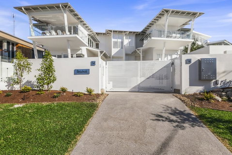 Paperbark B - Luxury Duplex Sunshine Beach - Accommodation Rockhampton 3