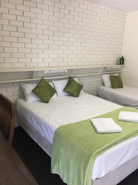 Paradise Motel - Accommodation Rockhampton 3