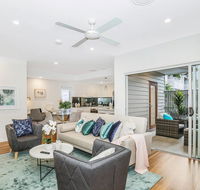 Park Avenue Townhouse Retreat Brisbane Sleeps 10 - Accommodation Rockhampton
