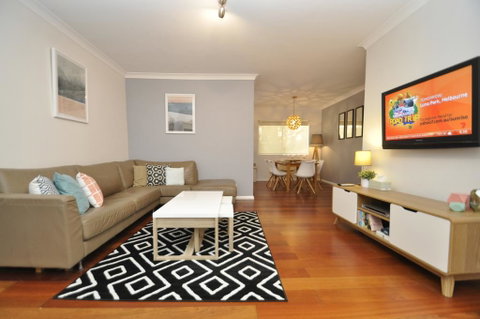 Parramatta Self-Contained Two-Bedroom Apartment (4LEN) - Accommodation Rockhampton 1