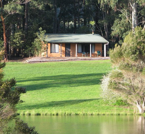 Pemberton Lake View Chalets - Accommodation Rockhampton 0