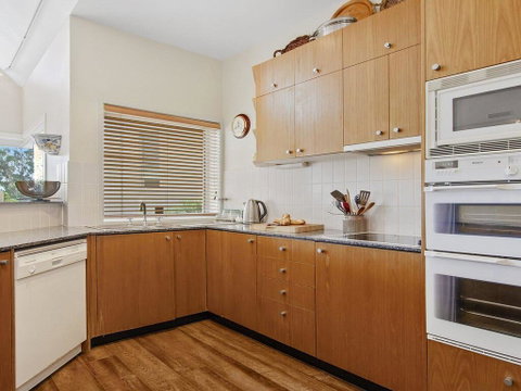 Penguins Rest - Direct Beach Access From Complex - Accommodation Rockhampton 2