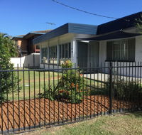 Pet Friendly home walking distance to Surf Beach - North St Woorim - Accommodation Rockhampton