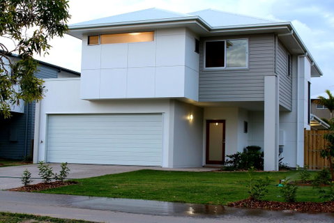 Petrie Beach Holiday Home - Accommodation Rockhampton 0