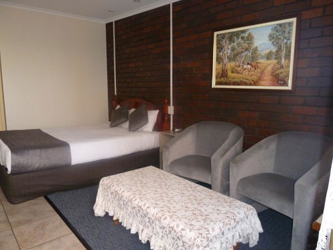 Pioneer Lodge Motel - Accommodation Rockhampton 1