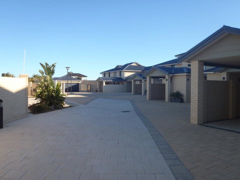 Port Denison Beach Resort - Accommodation Rockhampton 3