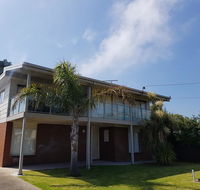 Portarlington beach shack 50 metres to the water - Accommodation Rockhampton