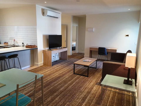 Porter's Plainland Hotel - Accommodation Rockhampton 3
