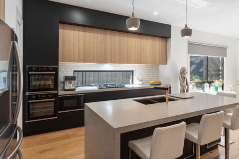Portrush Luxury Villa - Accommodation Rockhampton 1