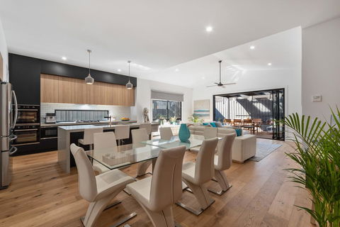Portrush Luxury Villa - Accommodation Rockhampton 2