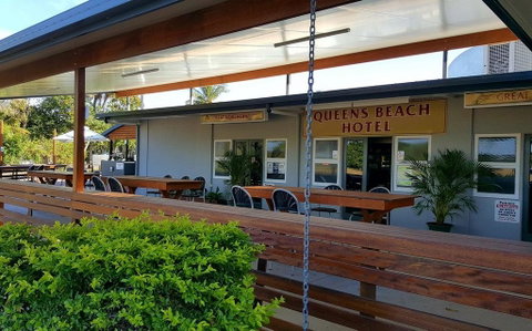 Queens Beach Hotel - Accommodation Rockhampton 0