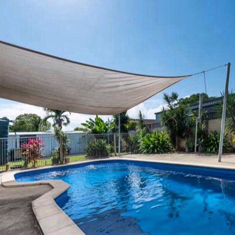QUIRKY QUEENSLANDER 6 BEDROOM HOME - Accommodation Rockhampton 3