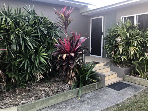 QUIRKY QUEENSLANDER 6 BEDROOM HOME - Accommodation Rockhampton 1