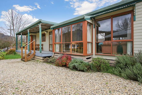 R & R In Bright - Short Walk To Town - Accommodation Rockhampton 0