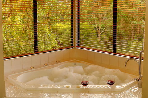 Rainbow Trail Chalets - Accommodation Rockhampton 3
