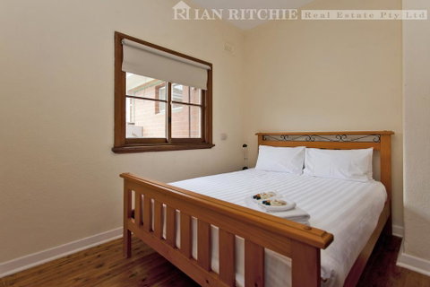 Red Brick Beauty - Central Cottage - Accommodation Rockhampton 2
