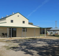 RETRO FUNNY FARM - Accommodation Rockhampton