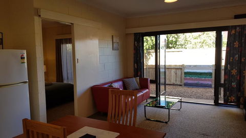 Rise N' Shine - Min Stay 4 Nights - Accommodation Rockhampton 1