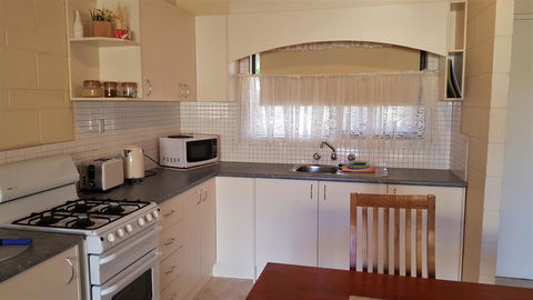 Rise N' Shine - Min Stay 4 Nights - Accommodation Rockhampton 3