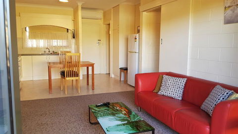 Rise N' Shine - Min Stay 4 Nights - Accommodation Rockhampton 2