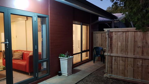 Rise N' Shine - Min Stay 4 Nights - Accommodation Rockhampton 0