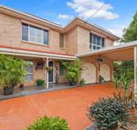Riverside Haven - boating fishing beach cafes in walking range - Accommodation Rockhampton