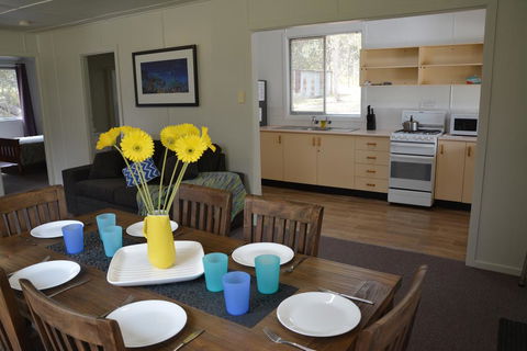 Robinsons Cabin - Accommodation Rockhampton 3