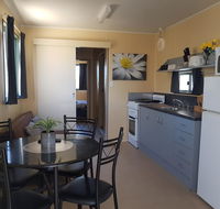 Rocks Retreat Cabin 3 - Lobster - Accommodation Rockhampton