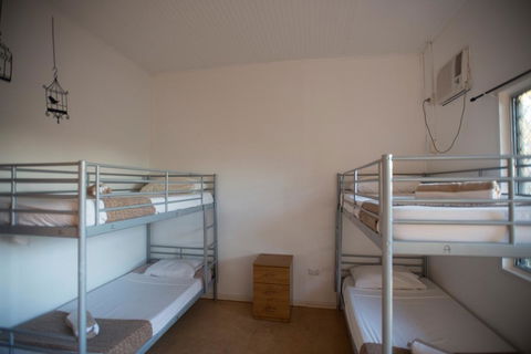 Roey Backpackers And Party Bar - Accommodation Rockhampton 2