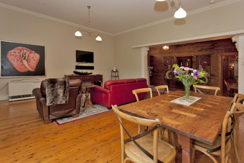 Rose Cottage - Historic Luxury - Accommodation Rockhampton 3