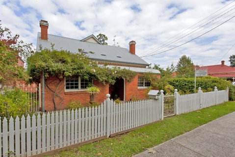 Rose Cottage - Historic Luxury - Accommodation Rockhampton 0