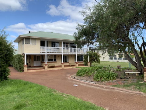 Salty Dayz - Accommodation Rockhampton 0